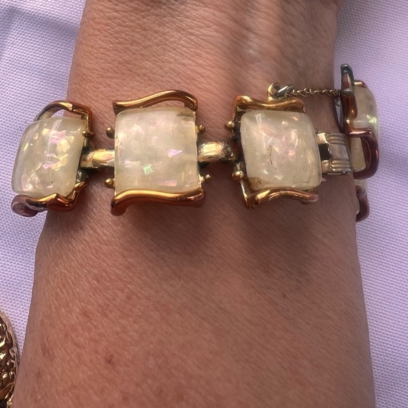 Coro Sparkly Yellow Thermoset Bracelet Signed - Picture 8 of 8